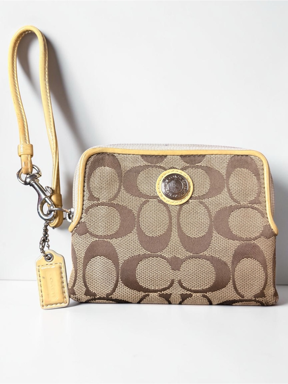 Vintage Coach Beige Signature Canvas Wristlet- red hang tag- lavender interior ✨